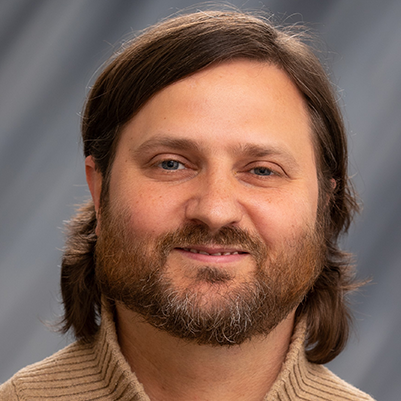 headshot of Robert Earle 