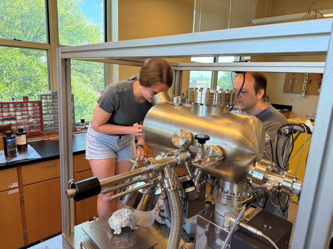 Student conducting research with Dr. Stollenwerk.