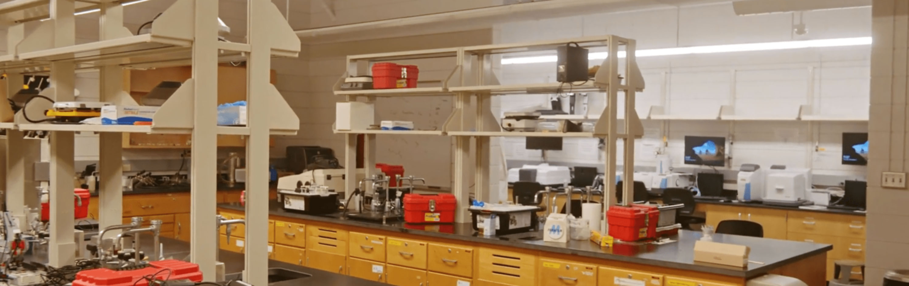 Laboratory and equipment inside it at UNI