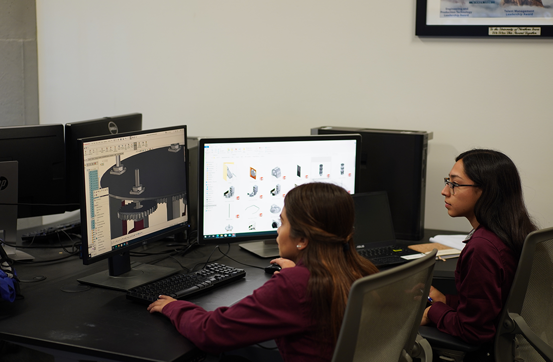 mechanical engineering students at a computer lab