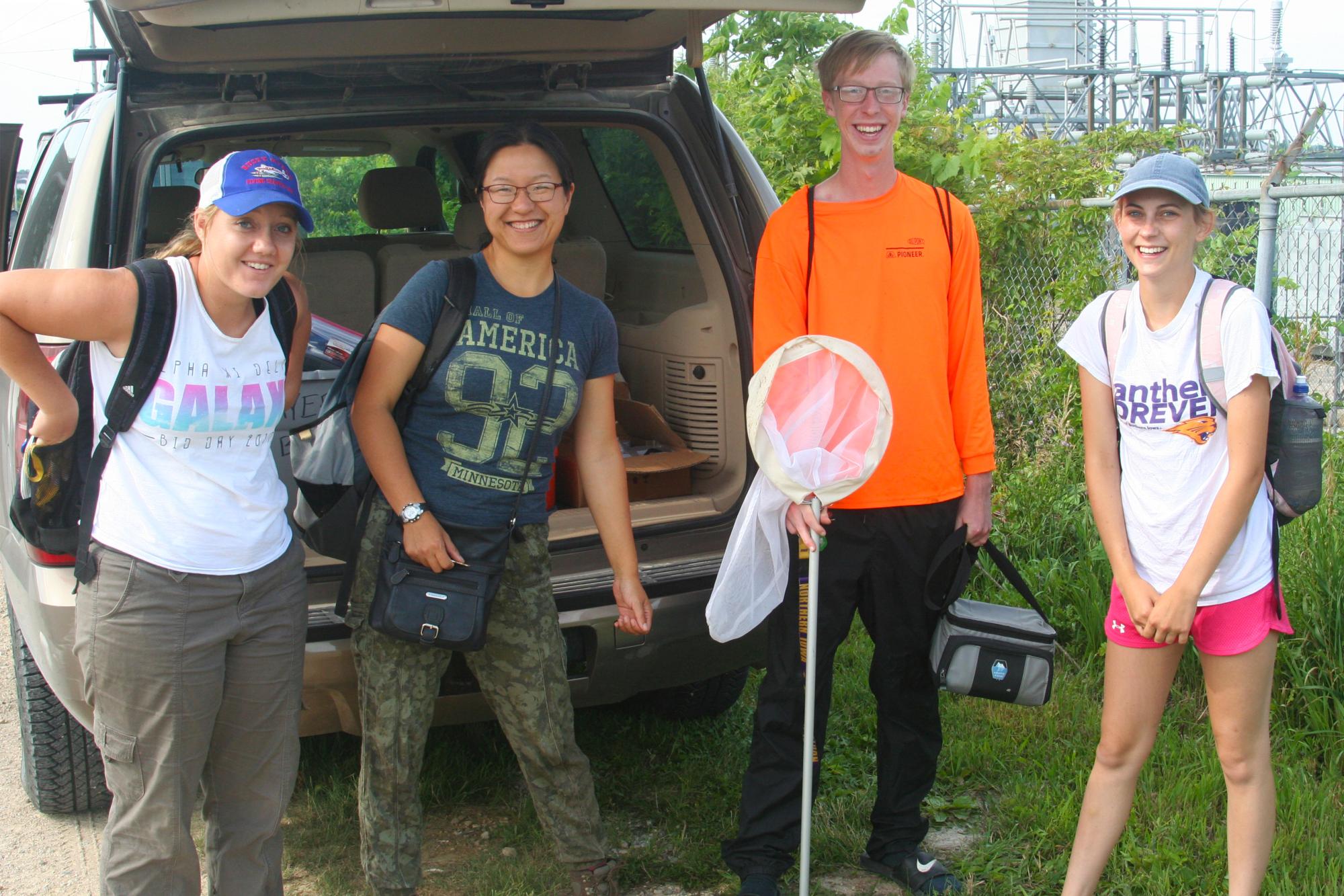 SURP Students prep for catching bees