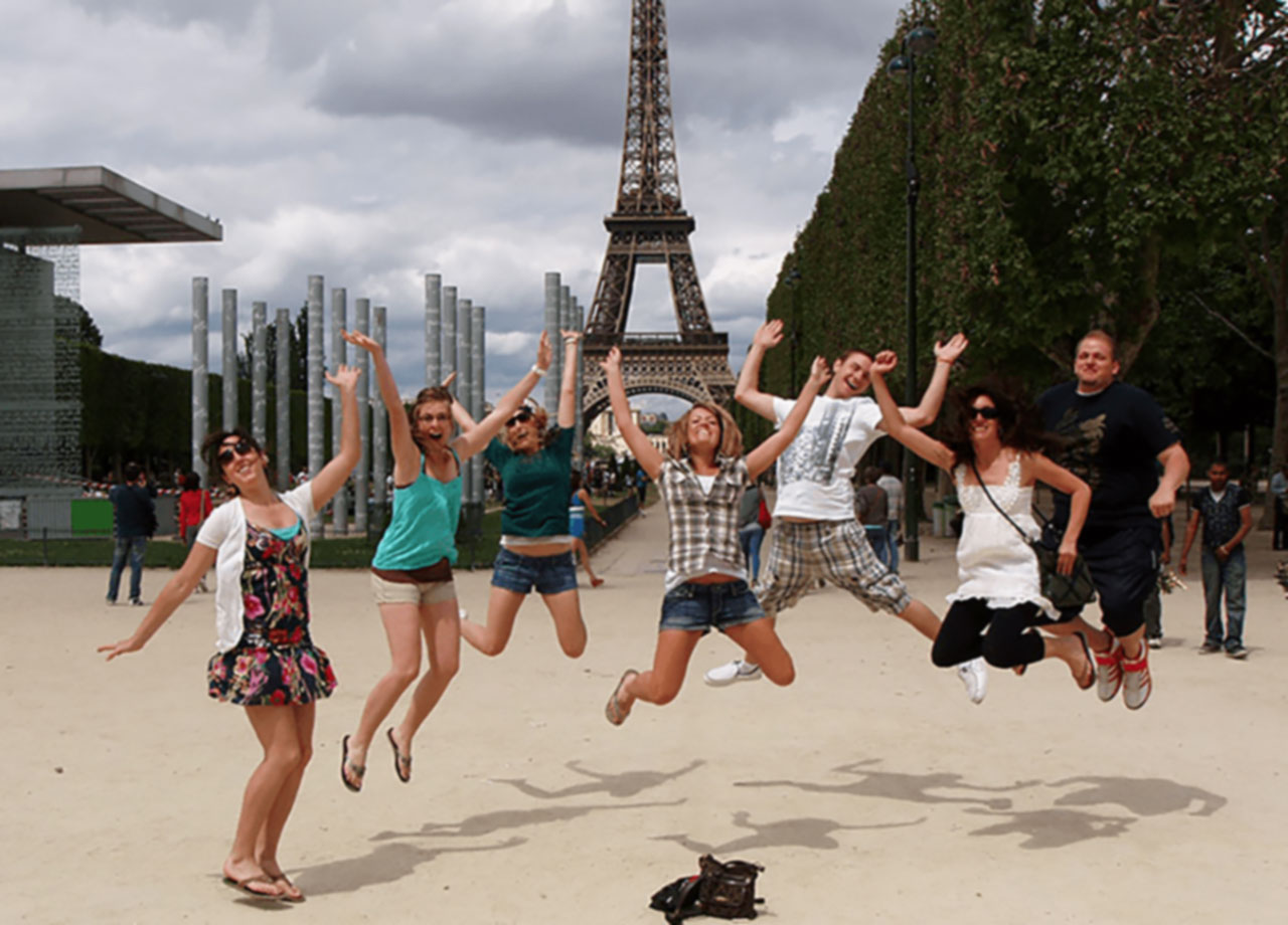 Students in front of Eifel Tower.